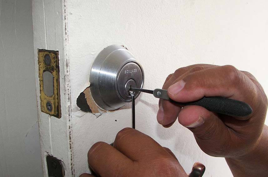 The 3 Most Common Types of Door Lock Tampering